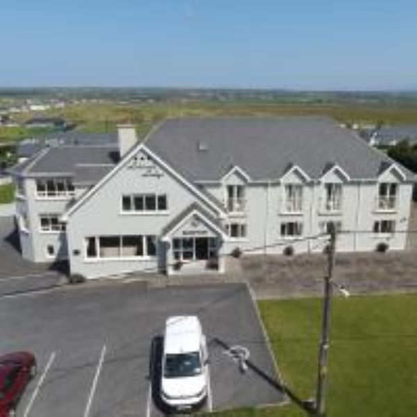 Front photo lehinch lodge www.lehinchlodge.ie_v2